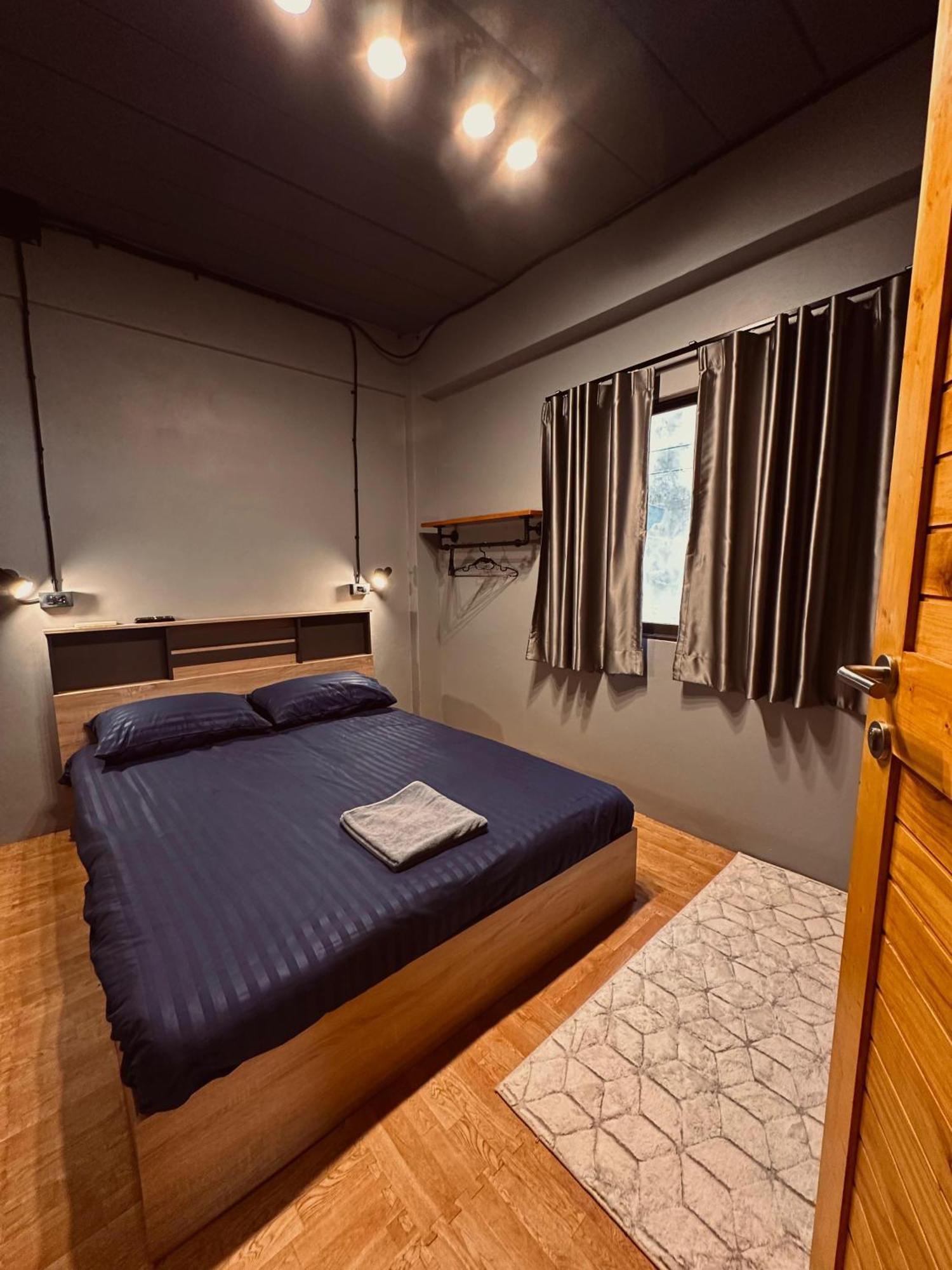 Hostel Friends Station & Cafe Pattaya Ngoại thất bức ảnh