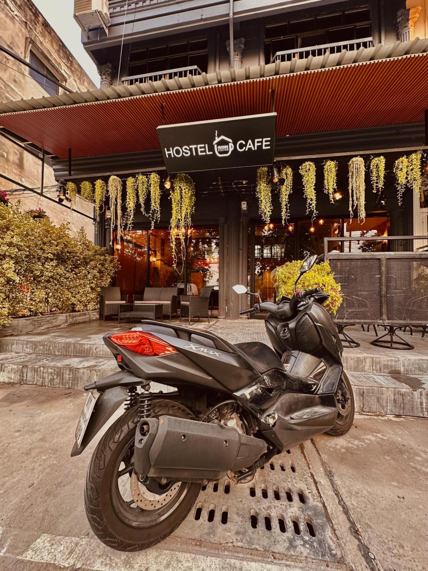 Hostel Friends Station & Cafe Pattaya Ngoại thất bức ảnh